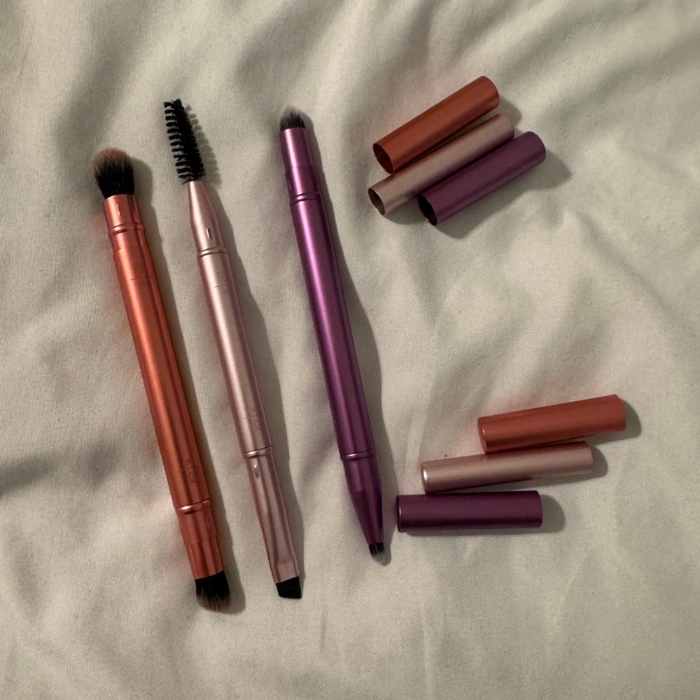 Real techniques Set of Three Dual-Ended Makeup Brushes with lids